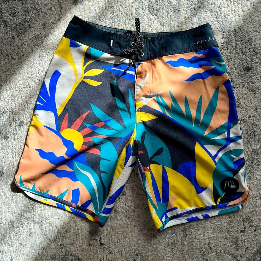 Quiksilver Highline Boardshorts • Men’s Size 29 (Surf, Swim, Summer)